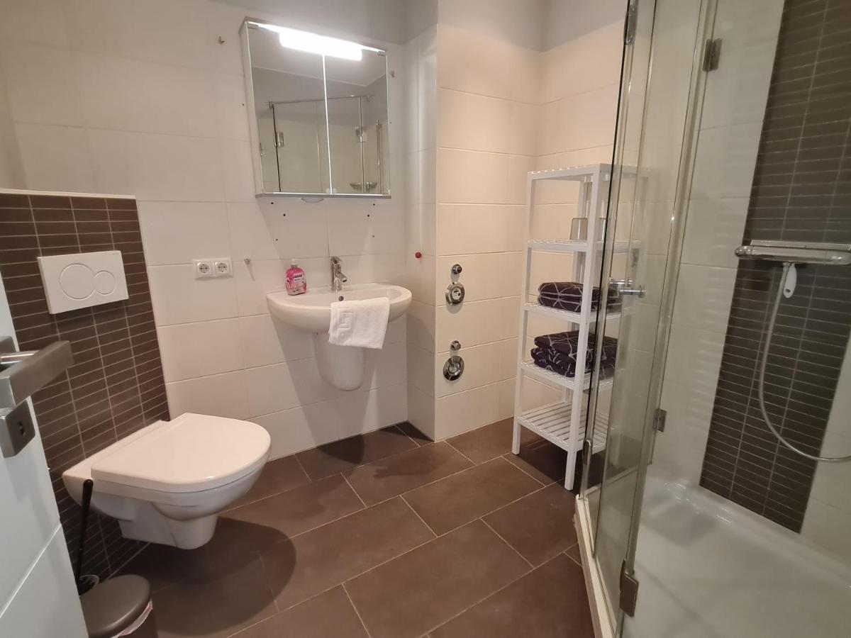 Wohnung Fleethoern - Zentral, Ruhig, Mit Parkplatz Und Balkon Kiel Exterior foto